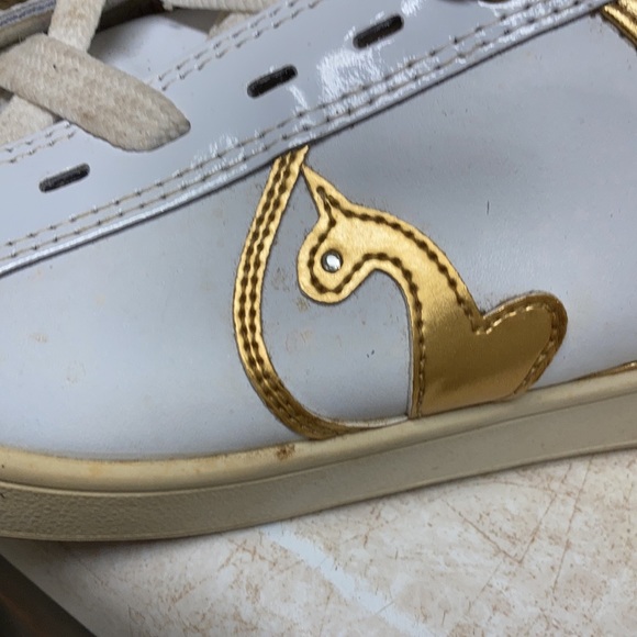 Baby Phat vintage white shoes 9 gold trim with cat and crystal eye - Picture 2 of 7